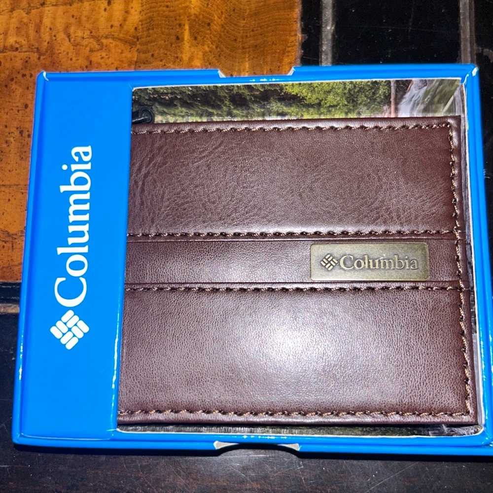 Brand new brown Columbia wallet